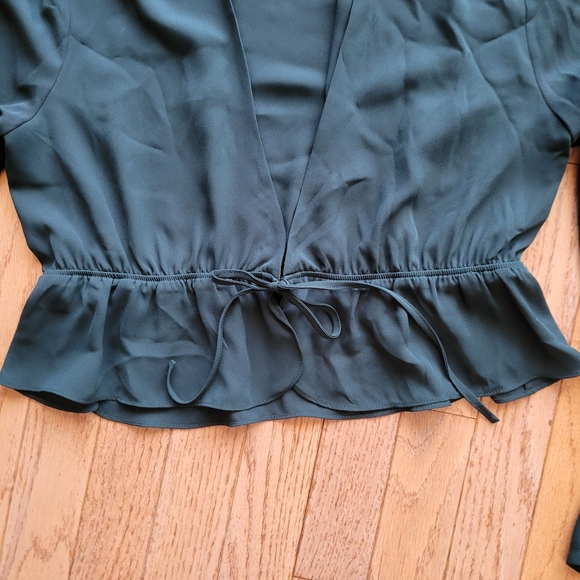 Sunday Best Aritzia Crop Front Tie Kimberly Long Sleeve Blouse Green - Picture 6 of 16